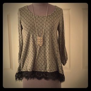 Black & White print top